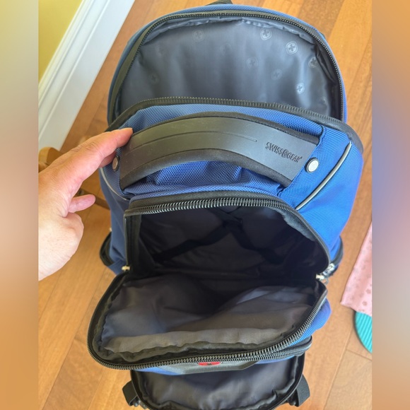 Swiss Gear laptop backpack - Picture 4 of 4